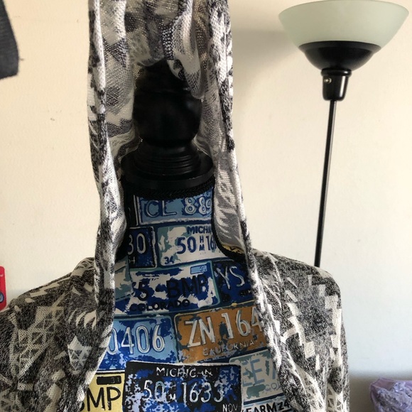 Adorable grey and white yellow patterned cardigan w/hood - Picture 6 of 12